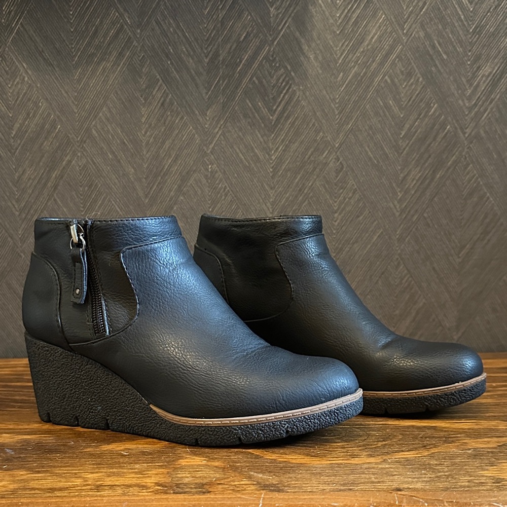 6.5M Dr. Scholl’s Black Wedge Ankle Boots Booties
